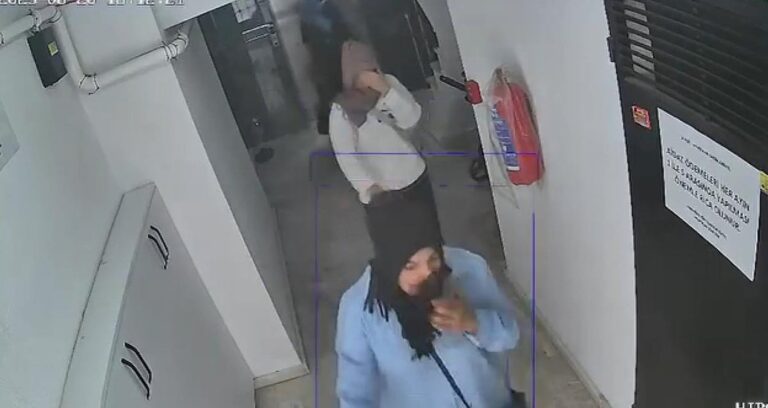 3 kadinin hirsizlik girisimi kameralara takildi R9K5rTpf
