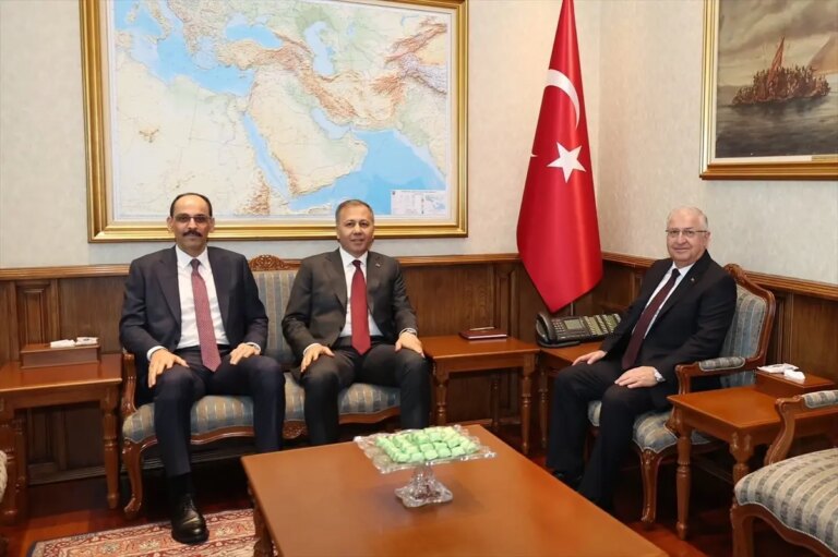 bakanlar ve mit baskani gorusme gerceklestirdi 3uaxJISC