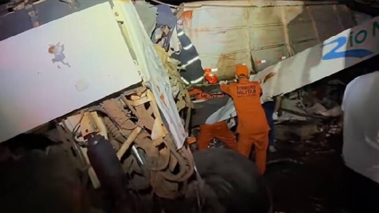 brezilyada yolcu otobusu kamyonla carpisti kazada 11 kisi oldu 45 kisi yaralandi YMca9Kwp