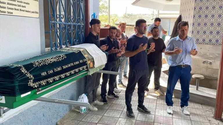 genc ogrenci trafik kazasinda hayatini kaybetti 8hvemiUK