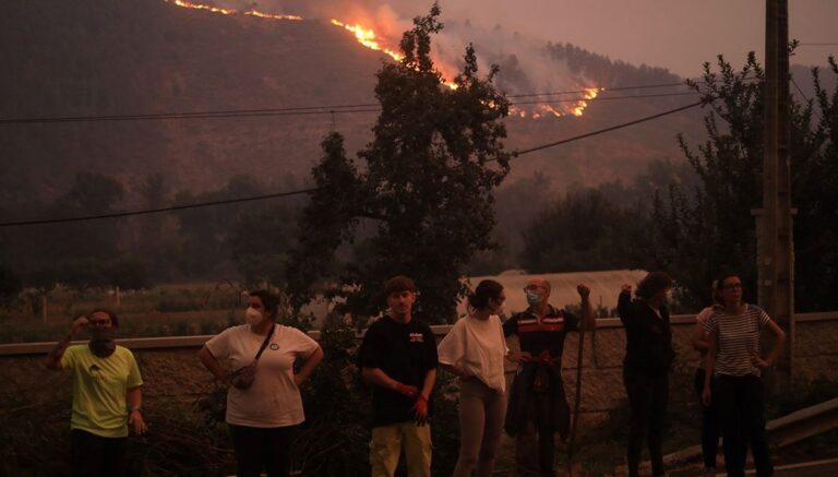 iber yarimadasi alev alev 19 ayri yangin YdusEUQ5