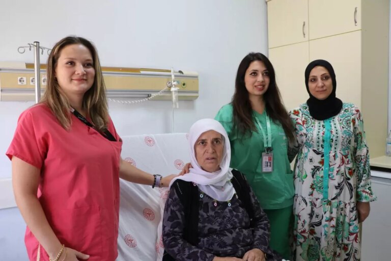 kalbinde 2 kiloluk kitle bulunan kadin sagligina kavustu xJPNeLO2