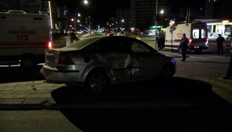 malatyada iki otomobil carpisti 4 yarali j78sZRxB