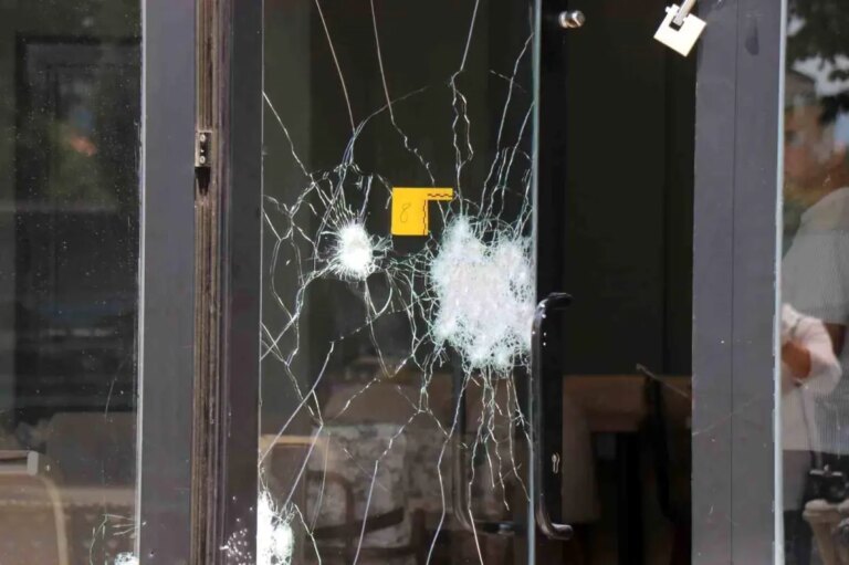 serdivanda bahce mobilyalari dukkanina saldiri DWZeUKhP