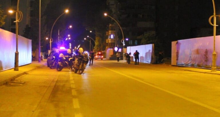 cami avlusunda silahli kavga yaralilar var MTJkEJhz