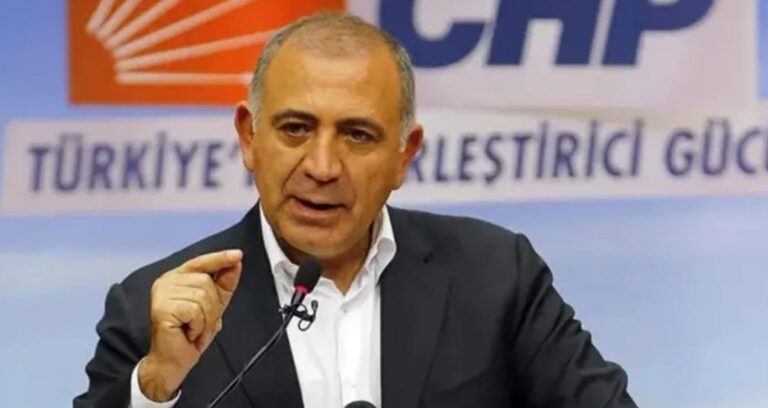 chpli buluttan gursel tekine sen kimin cenazesini kaldiriyorsun UH2MQBJV