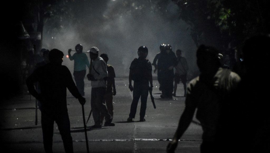 endonezyada isyan suruyor 6 protestocu oldu ordu sokakta zka435Kd