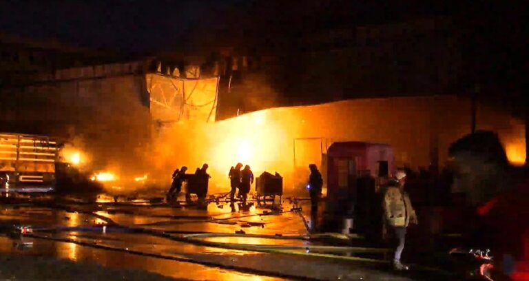 istanbulda korkutan yangin cok sayida arac yandi gNAVgIFB