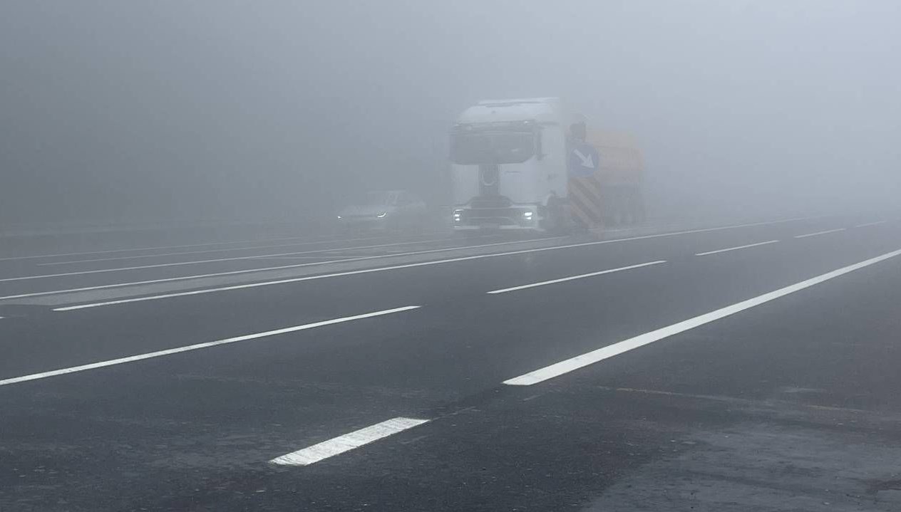 karayollari ve trafik ekipleri uyardi bolu daginda etkili olan sis gorus mesafesini dusurdu Sdj2Rcf2