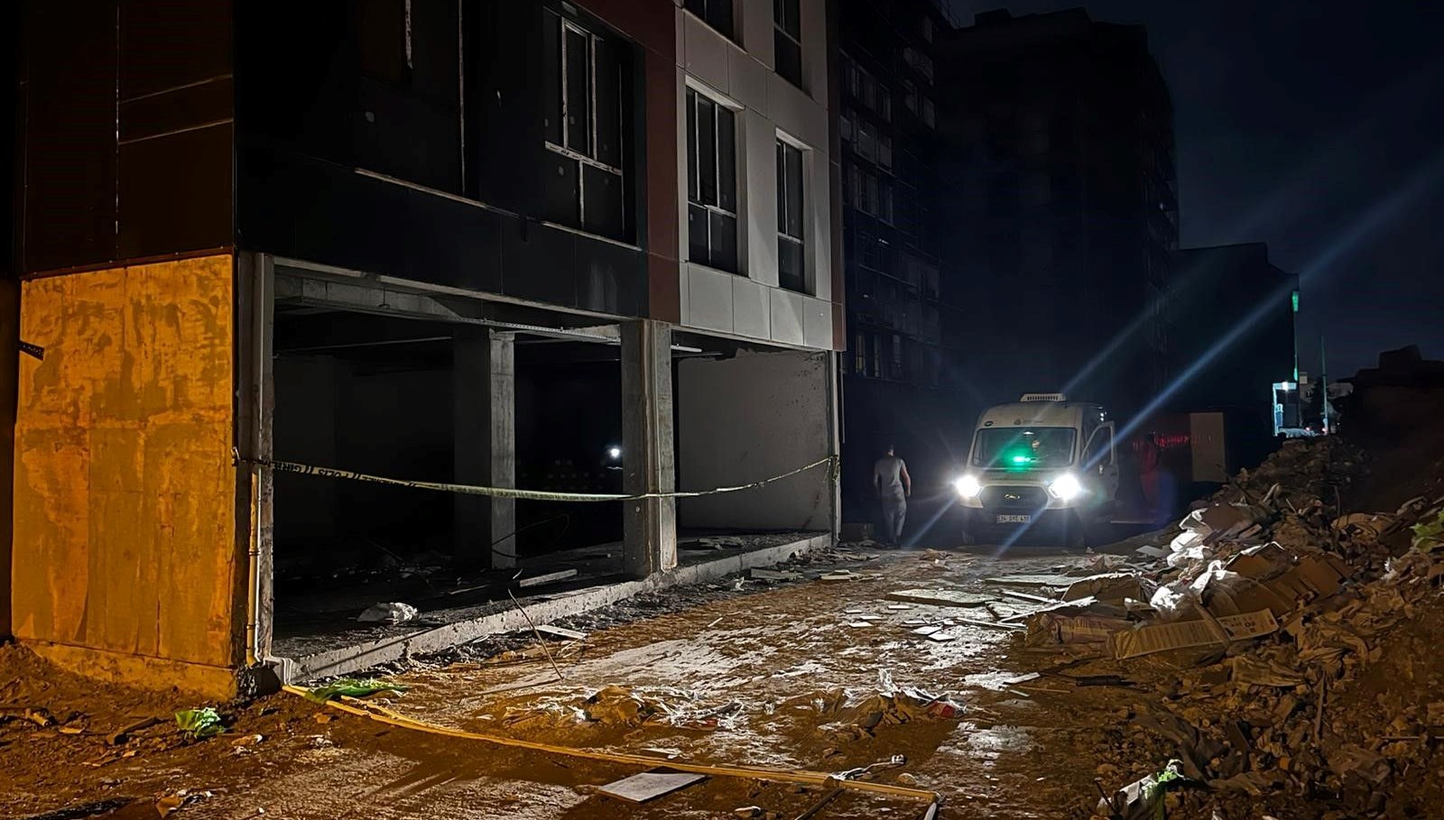 kayip iscinin cesedi insaatin asansor boslugunda bulundu ixFacMMb