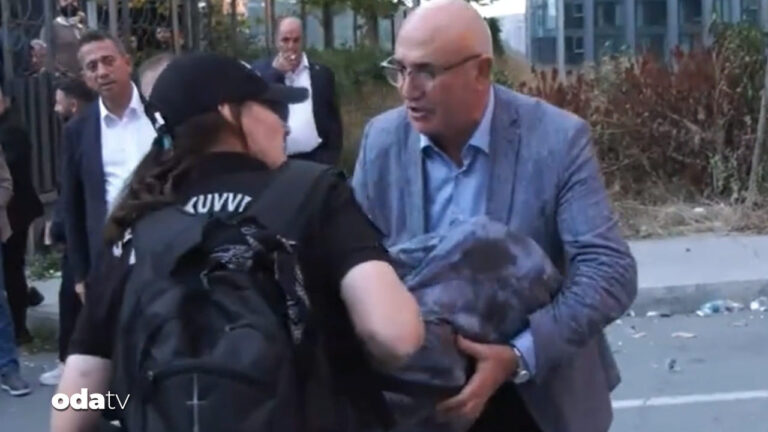 mahmut tanal kibarligi kadin polise yardim etmek istedi qzb9b9Tr