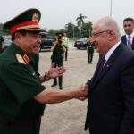 milli savunma bakani yasar guler vietnamda PDY5bO6l