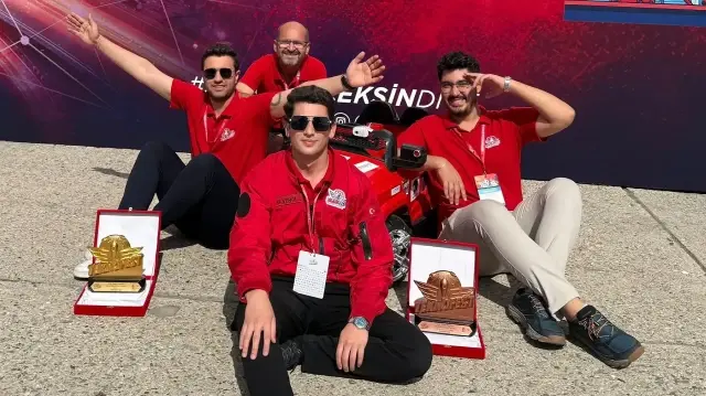 OSTİM’li öğrencilerin geliştirdiği ‘Kartalgöz’ TEKNOFEST’te ‘akıllı ulaşım’ kategorisinde birinci oldu ostimli ogrencilerin gelistirdigi kartalgoz teknofestte akilli ulasim kategorisinde birinci oldu Zdgkjm1g