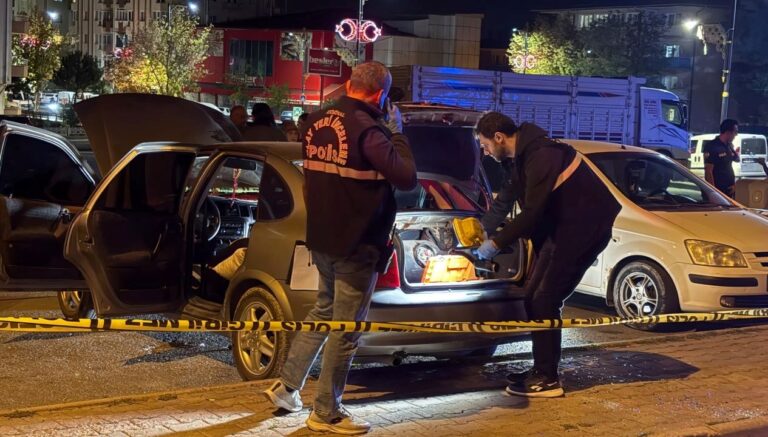 otomobilde cakmak gazi faciasi 1 cocuk oldu 2si yaralandi zJi9zuJM