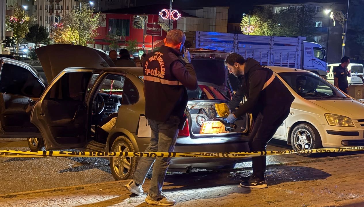 otomobilde cakmak gazi faciasi 1 cocuk oldu 2si yaralandi zJi9zuJM