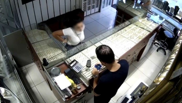 qrla odeme ekranina girerken sifreyi gordu hesabi bosaltip kuyumcuya kostu Iy8PriXj