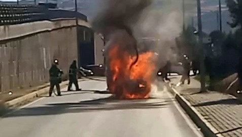 seyir halindeki arac alev alev yandi QZfvPVeL