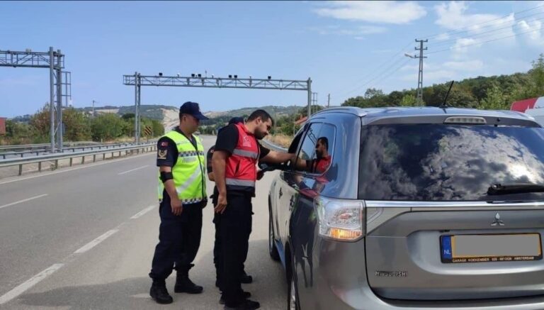 sinopta huzur uygulamasi 3 kisi yakalandi EufTvdZB