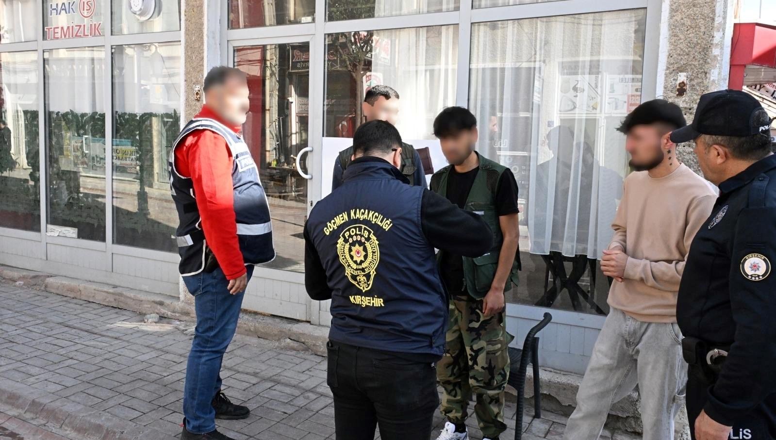 kirsehirde 5 duzensiz gocmen yakalandi JEJFbvXL.jpg