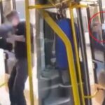 otobuste-dehset-anlari-tartistigi-yolcuya-satirla-saldirdi-4KdrOzE1.jpg