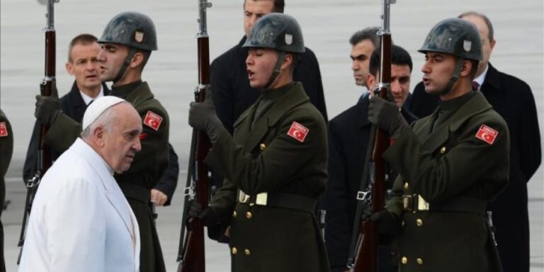 papa-daha-yeni-ziyaret-etmisti-vatikan-turkiyeye-rakip-oldu-4cKQJ3ic.jpg
