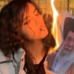 iranli-kadinlarin-dini-liderlerin-fotograflariyla-sigara-yakmasi-akim-oldu-Cqc8x2Q7.jpg