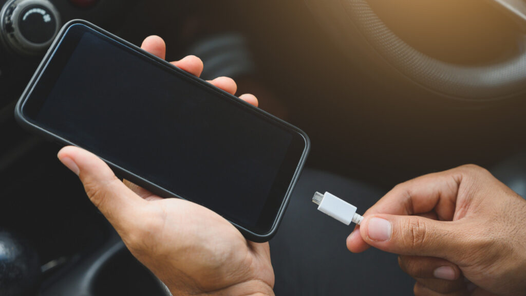 30 Dakikada Şarj Olan Telefonlar: En Hızlı Modeller Testte**