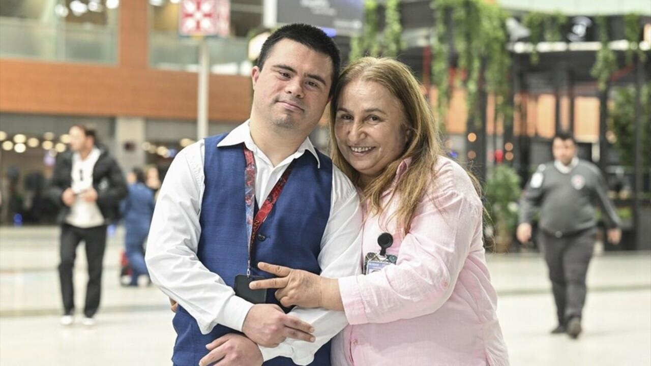 down-sendromlu-oglunun-destegiyle-yeniden-ayaga-kalkti-ogluyla-mesai-arkadasi-oldu-2CzKtLSO