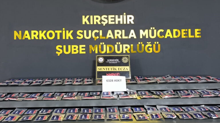 durdurulan-aractan-6-bin-hap-cikti-zehir-tacirleri-tutuklandi-jXHc1eiq
