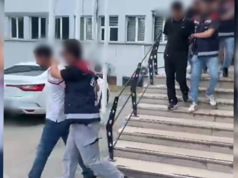 Burs vaadiyle dolandırıcılığa suç üstü! Polis mağdurun arkadaşı kılığına girdi
