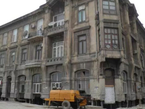 Tek bir tasini sokmediler tam 18 bin tonluk tarihi konagi tasidilar Rn87mSEX